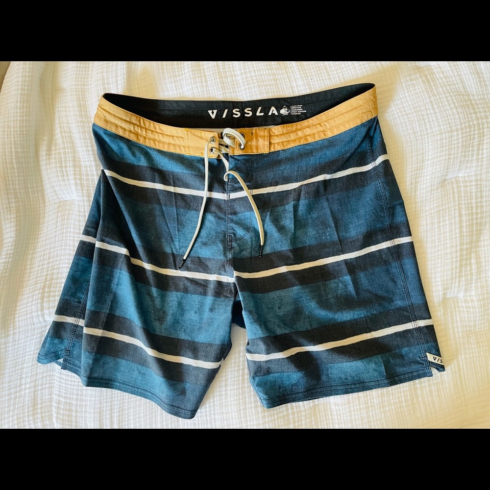 Men’s Vissla size 38 MODERN FIT stretch boardshort